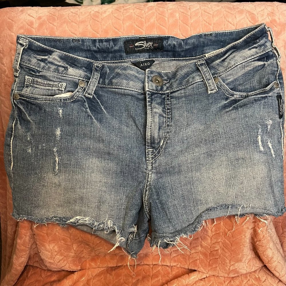 Silver Women's AIKO 3" Jean Shorts (Sz 31)